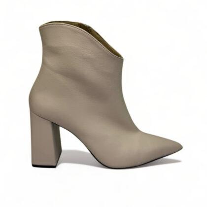 Dore δερμάτινα γυναικεία μποτάκια σε κρεμ χρώμα