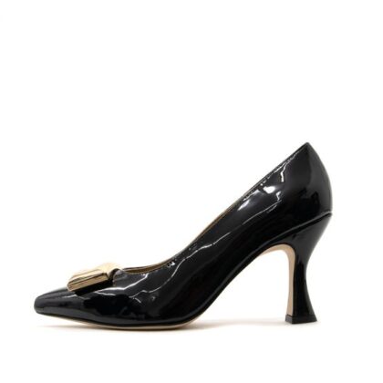 Paola Ferri γυναικείες δερμάτινες γόβες σε μαύρο λουστρίνι με χρυσή αγκράφα