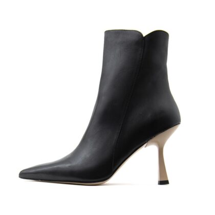 Paola Ferri δερμάτινο γυναικείο μποτάκι σε μαύρο χρώμα και μπεζ τακούνι
